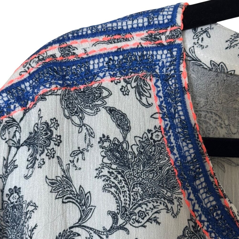 Skies Are Blue Stitch Fix Boho Floral Embroidered Top Size Small NWT Rayon - Picture 7 of 10